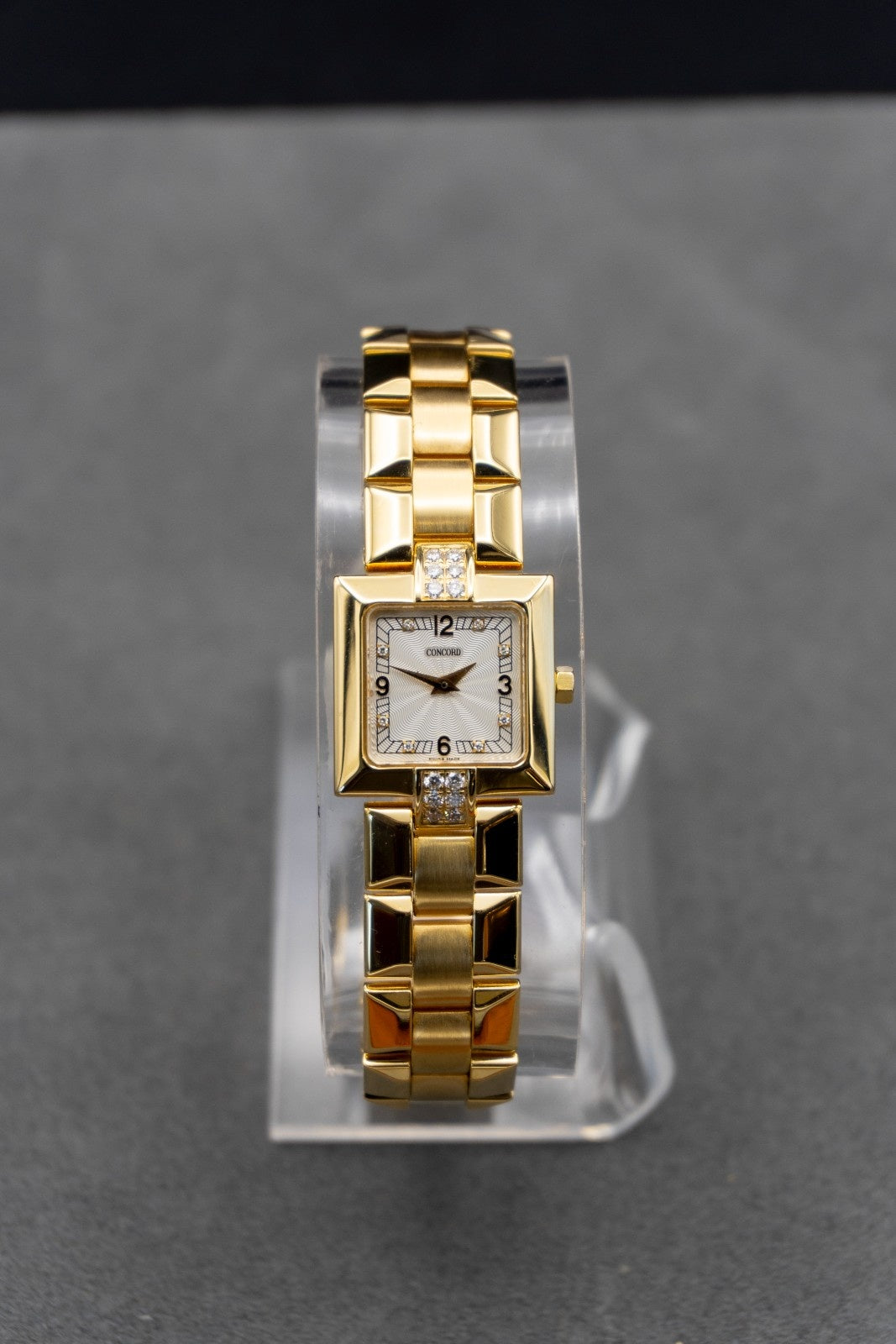 Concord lady 18k with diamond lugs and gold bracelet 1007092