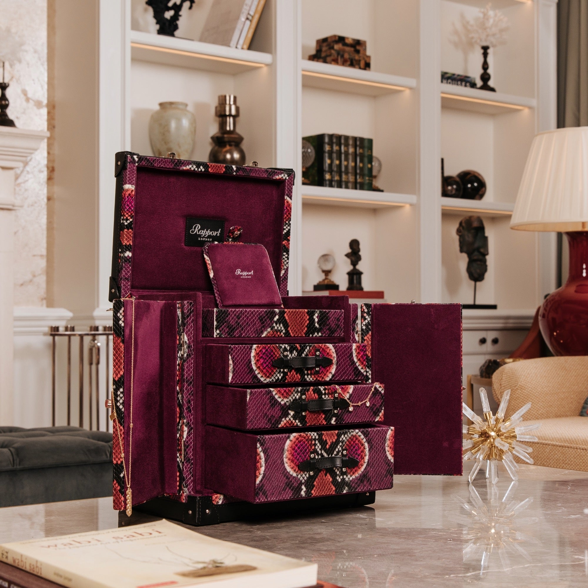 amour-deluxe-jewellery-trunk-pink